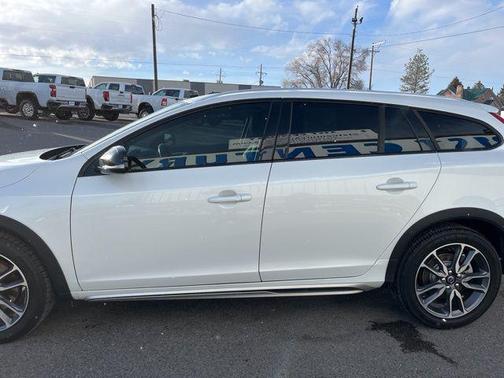 2015 Volvo V60 Cross Country T5 Platinum
