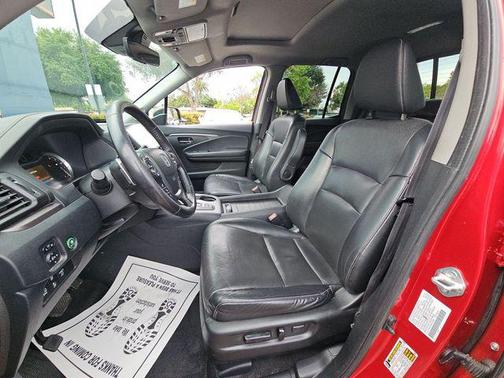 Radiant Red Metallic II 2022 Honda Ridgeline RTL