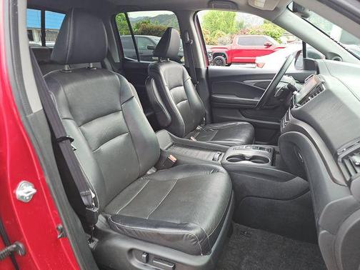 Radiant Red Metallic II 2022 Honda Ridgeline RTL