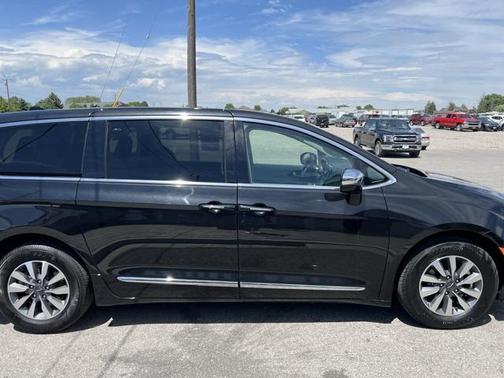 2023 Chrysler Pacifica Hybrid Limited