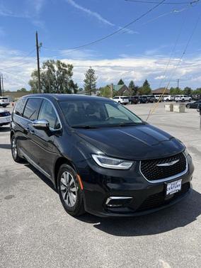 2023 Chrysler Pacifica Hybrid Limited