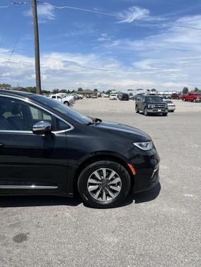 2023 Chrysler Pacifica Hybrid Limited
