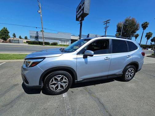 Ice Silver Metallic 2021 Subaru Forester Premium