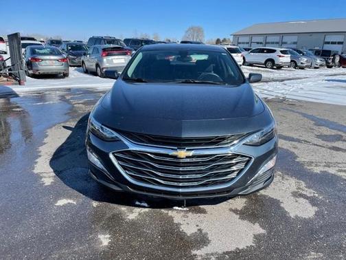 Photo 2 of 33 of 2020 Chevrolet Malibu LT