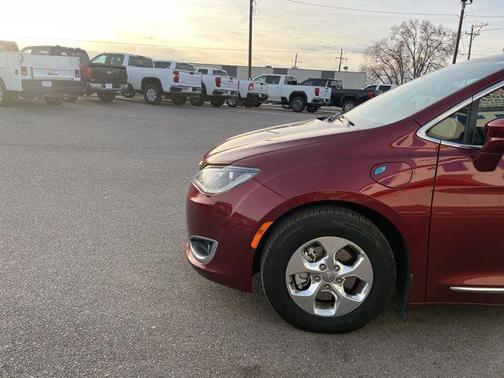 2019 Chrysler Pacifica Hybrid Touring L
