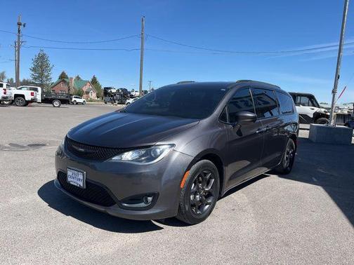 Granite Crystal Metallic Clearcoat 2020 Chrysler Pacifica Touring L