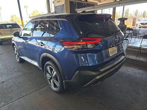 Caspian Blue Metallic/Super Black 2023 Nissan Rogue SL
