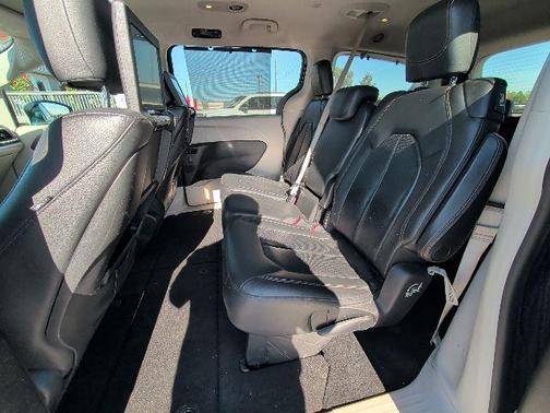 Jazz Blue Pearlcoat 2019 Chrysler Pacifica Touring-L Plus