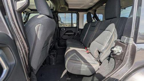 Granite Crystal Metallic Clearcoat 2025 Jeep Wrangler 4-Door Sahara 4x4