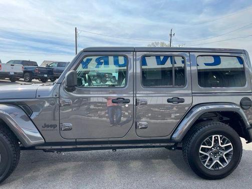 Granite Crystal Metallic Clearcoat 2025 Jeep Wrangler 4-Door Sahara 4x4