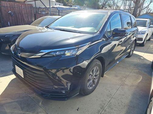 2025 Toyota Sienna XLE
