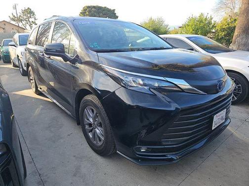 2025 Toyota Sienna XLE
