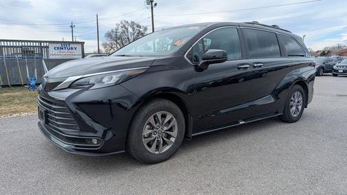 2025 Toyota Sienna XLE