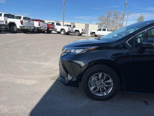 2025 Toyota Sienna XLE