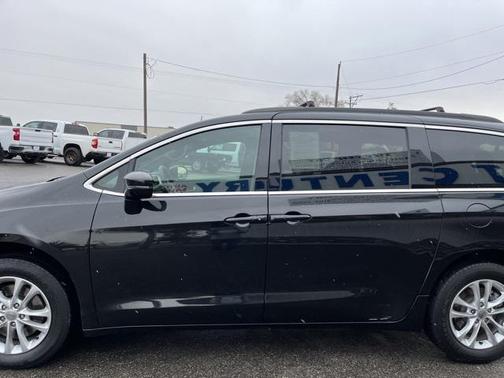 2022 Chrysler Pacifica Touring AWD