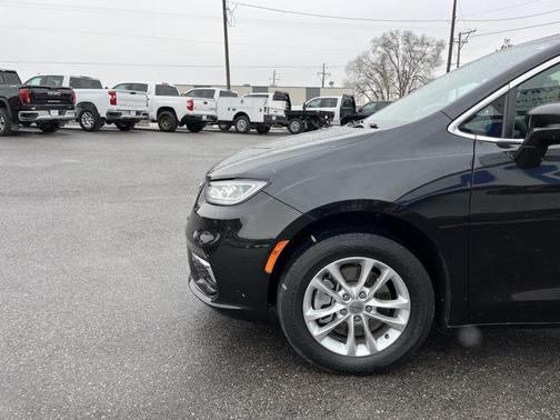 2022 Chrysler Pacifica Touring AWD