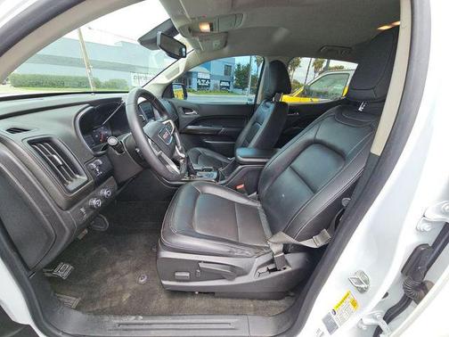 Summit White 2017 GMC Canyon SLT