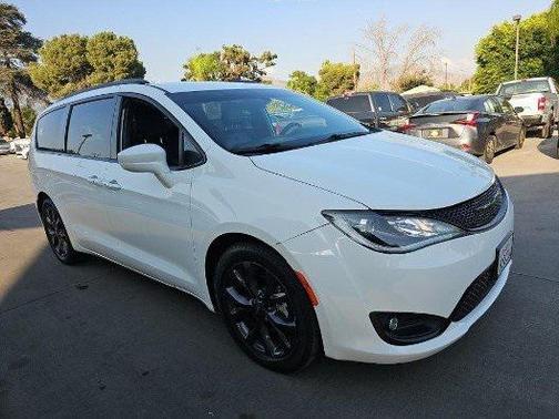 2018 Chrysler Pacifica Touring-L