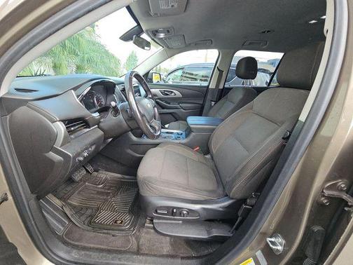 Stone Gray Metallic 2020 Chevrolet Traverse LT Cloth