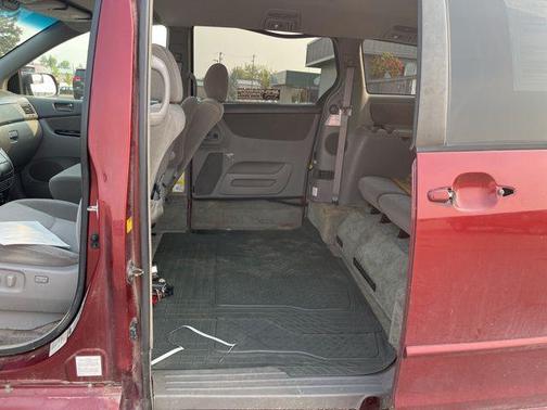 2005 Toyota Sienna LE