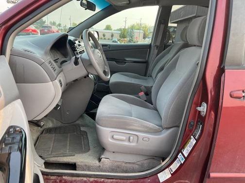 2005 Toyota Sienna LE