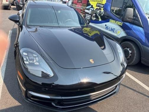 2018 Porsche Panamera 4