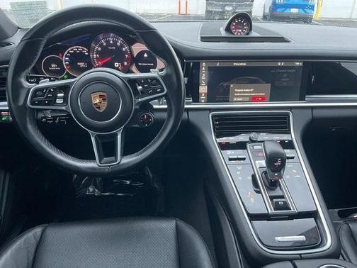 2018 Porsche Panamera 4