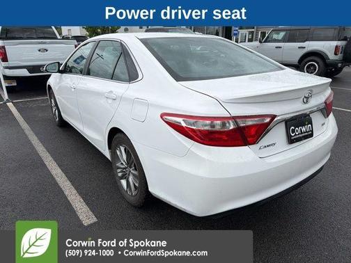 Super White 2017 Toyota Camry SE