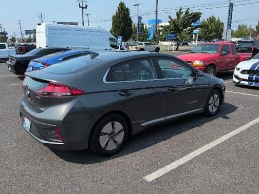 2022 Hyundai IONIQ Hybrid SE