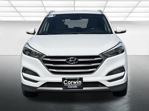 Winter White 2016 Hyundai TUCSON Sport