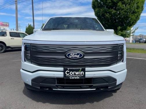 2025 Ford F-150 Lightning LARIAT