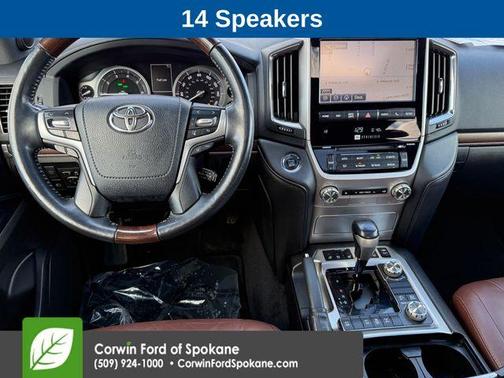 2016 Toyota Land Cruiser V8