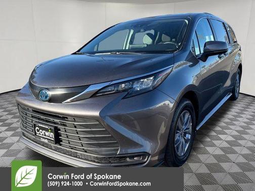 2024 Toyota Sienna LE