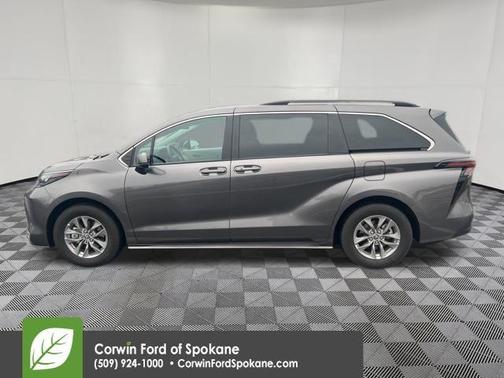 2024 Toyota Sienna LE