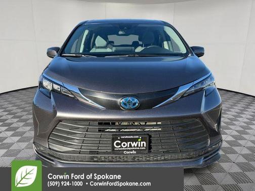 2024 Toyota Sienna LE