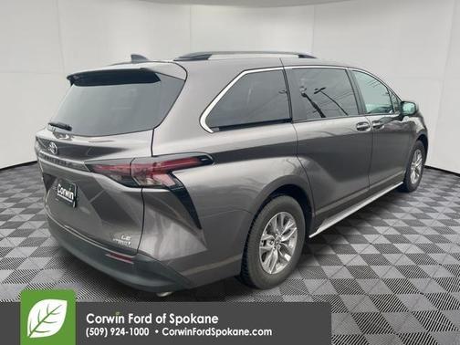 2024 Toyota Sienna LE