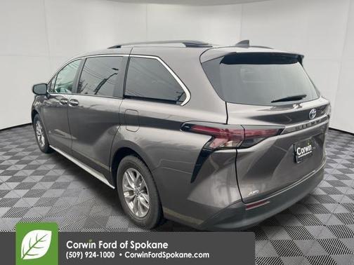 2024 Toyota Sienna LE
