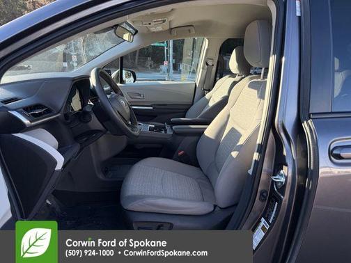 2024 Toyota Sienna LE
