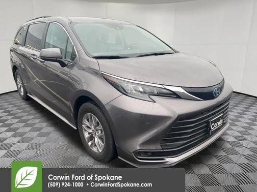 2024 Toyota Sienna LE