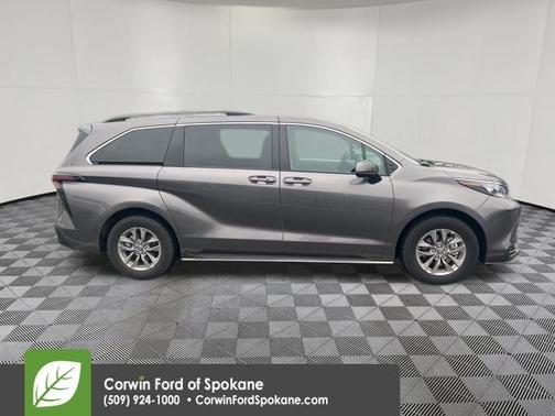 2024 Toyota Sienna LE