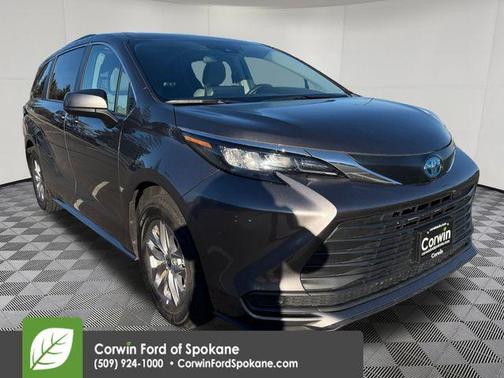 2024 Toyota Sienna LE