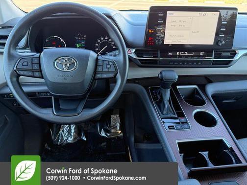 2024 Toyota Sienna LE