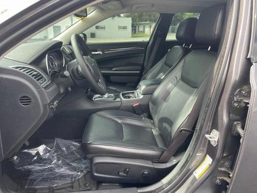 2022 Chrysler 300 Touring L