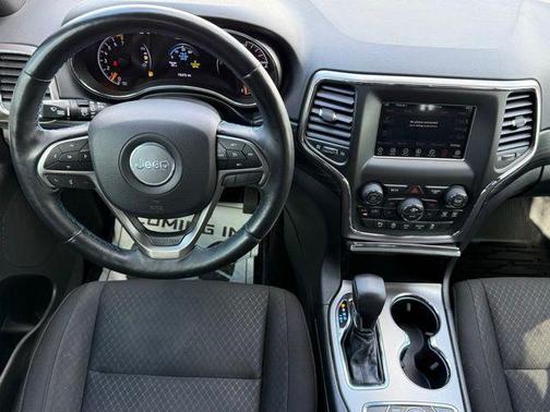 Sting Gray Clearcoat 2019 Jeep Grand Cherokee Laredo
