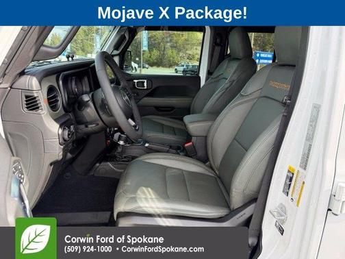 Bright White Clearcoat 2025 Jeep Gladiator Mojave