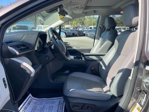 2022 Toyota Sienna Limited