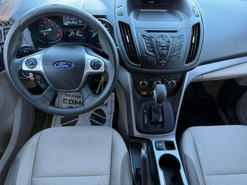 Oxford White 2016 Ford Escape SE