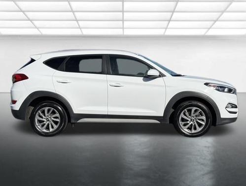 Dazzling White 2018 Hyundai TUCSON SEL