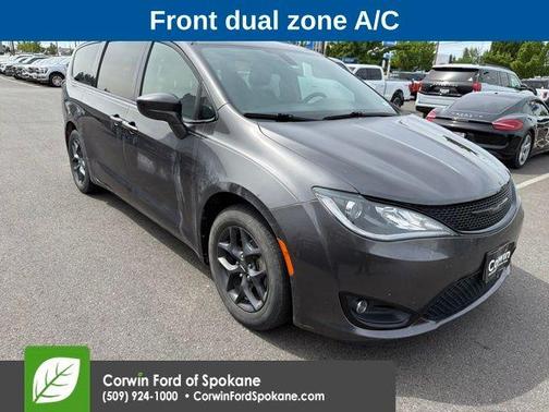 Granite Crystal Clearcoat Metallic 2018 Chrysler Pacifica Touring-L