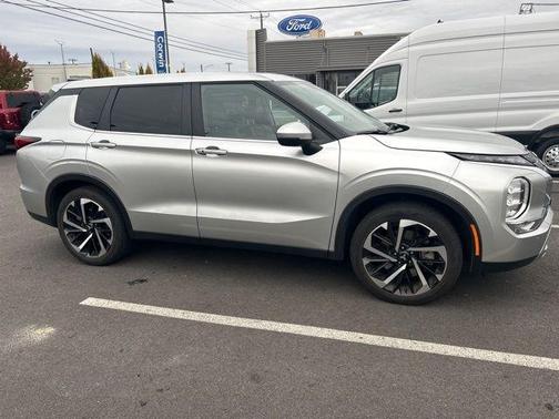 2024 Mitsubishi Outlander SE